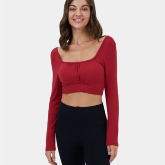 ⭐️2 FOR $20⭐️ HALARA Square Neck Plicated Crossover Hem Long Sleeve Top in red - Picture 2 of 6